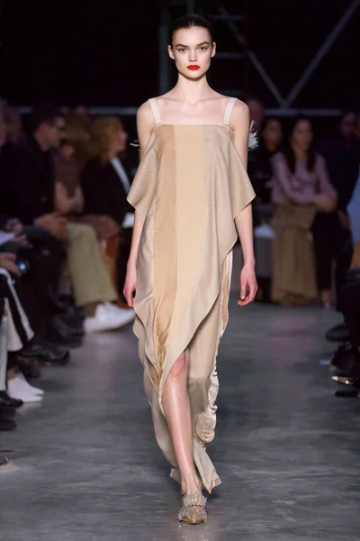 Look 99